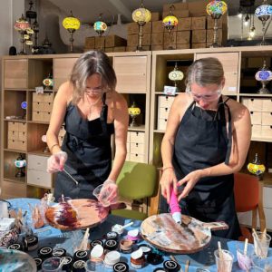 Resin Art Class in Melbourne at 555 Flinders Ln, Melbourne, Australia OyMy.com Special Offers, Deals & Discounts in Australia